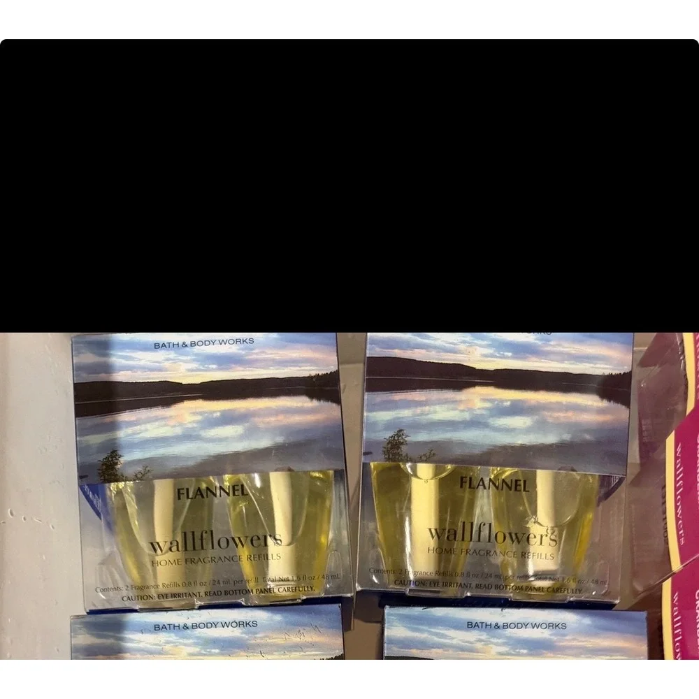 Bath and Body Works‎ Flannel Wallflowers Fragrance Refills 2-Pack 4 Bulbs Total
